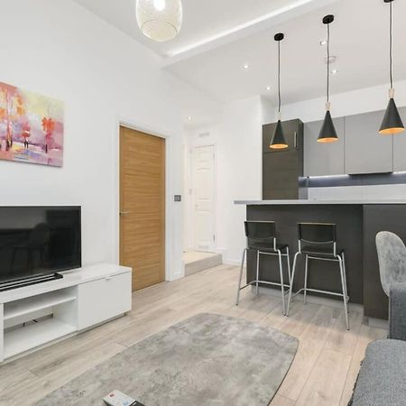 Modern 1 Bedroom Apartment In Central Woking Kültér fotó