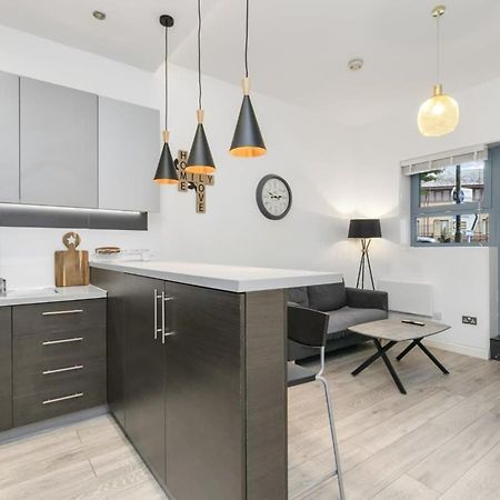 Modern 1 Bedroom Apartment In Central Woking Kültér fotó