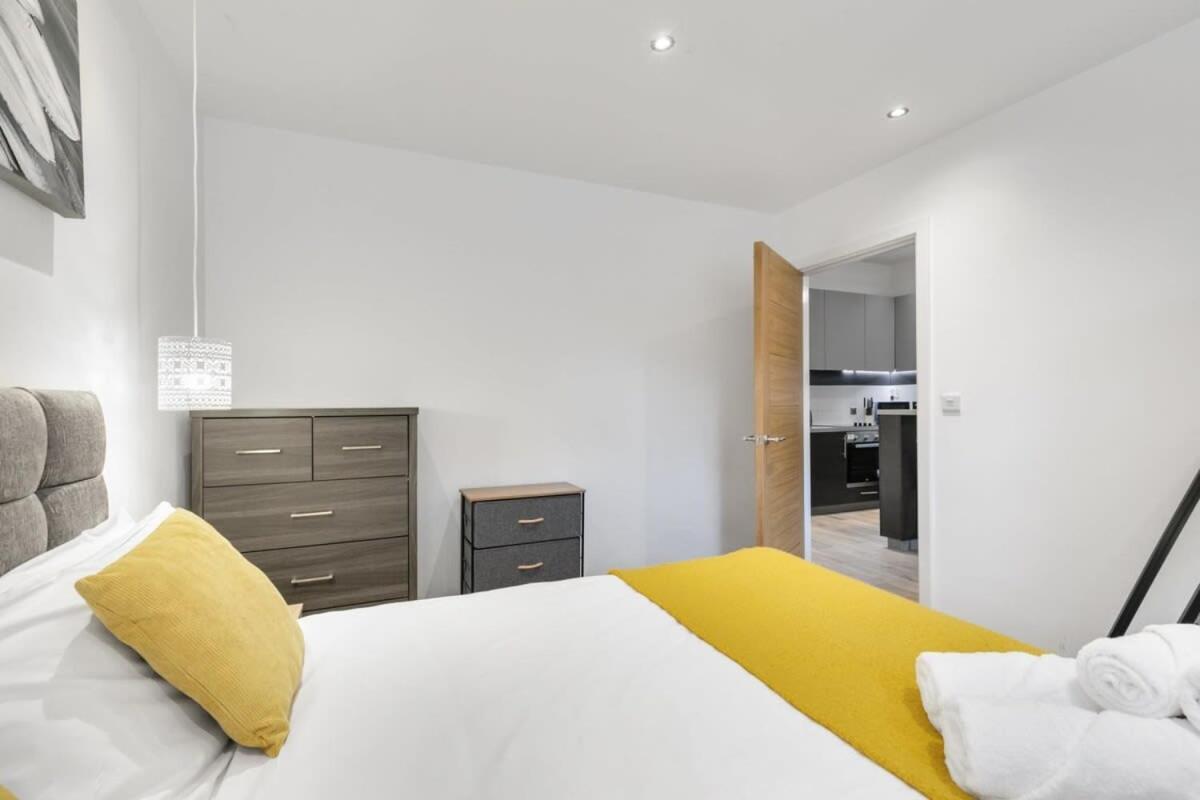 Modern 1 Bedroom Apartment In Central Woking Kültér fotó