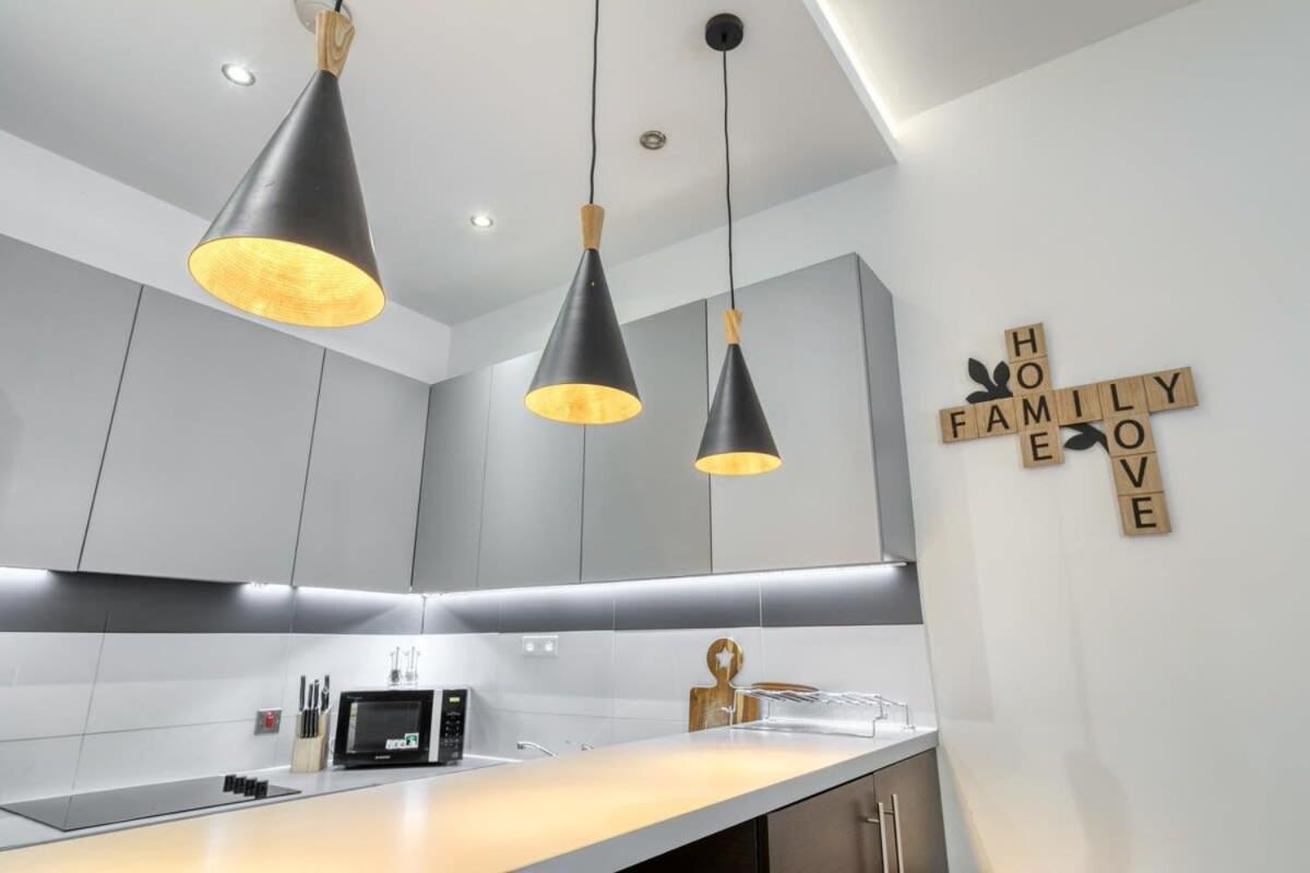 Modern 1 Bedroom Apartment In Central Woking Kültér fotó