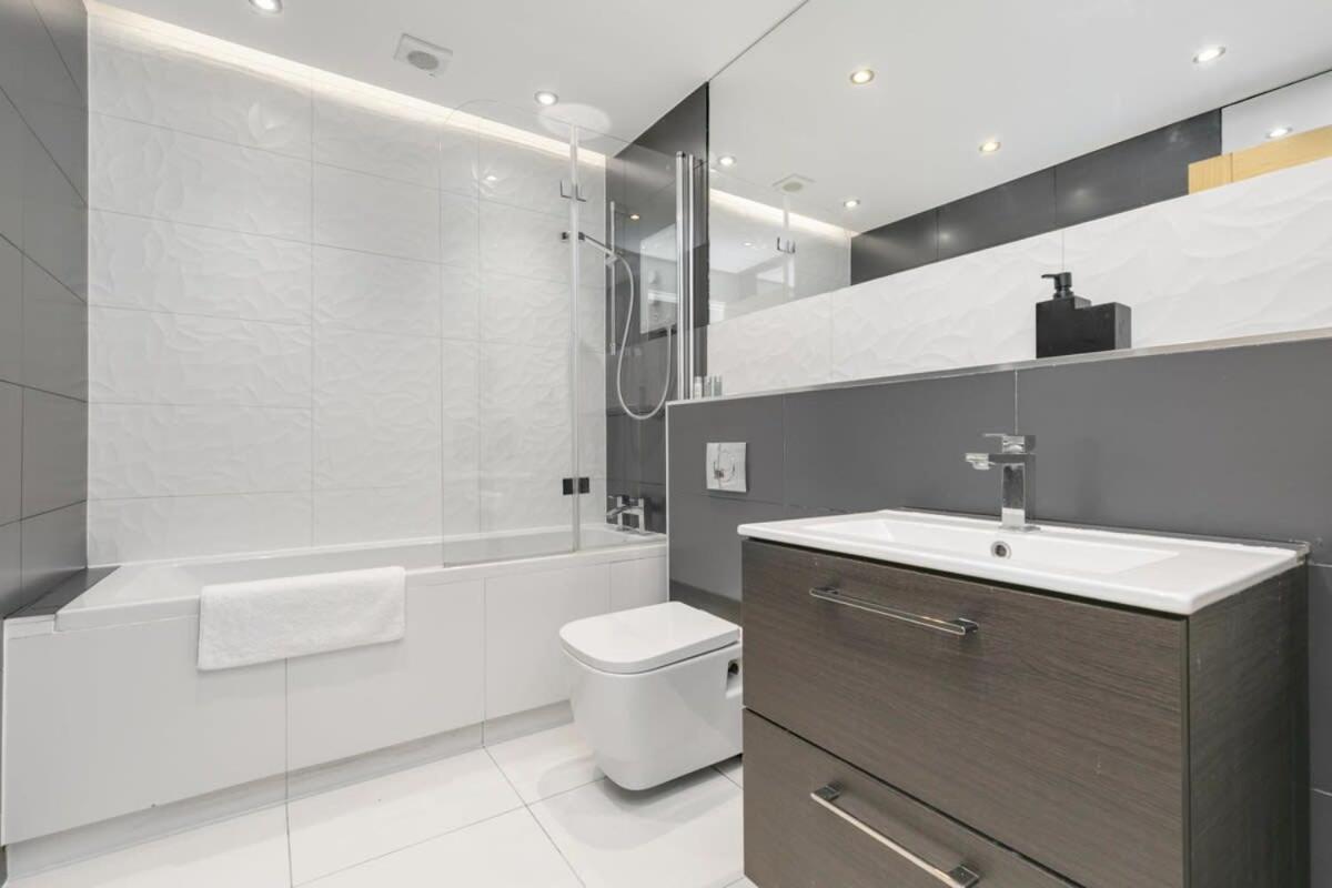 Modern 1 Bedroom Apartment In Central Woking Kültér fotó